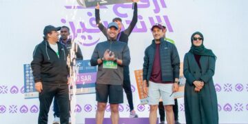 محافظ ‫الأحساء‬ يُشارك أكثر من 14 ألف متسابق ومتسابقة في سباق “الحسا تركض 2025” ويتوج الفائزين