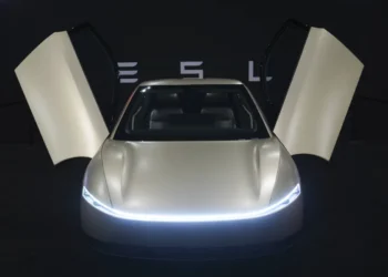 انخفاض سنوي في تسليمات تسلا عالميًا رغم إنتاج 1.77 مليون سيارة في 2024