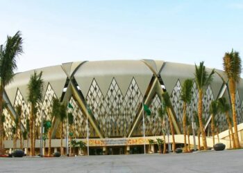 ملعب «الجوهرة» يستضيف تدريبات برشلونة وريال مدريد استعدادًا لكلاسيكو السوبر