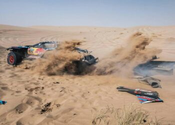 “رالي داكار السعودية: حادث انقلاب يؤخر ساينز 20 دقيقة”