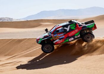 “الراجحي يتصدر في «رالي داكار السعودية»… وعُطل فني يعوق تقدم لوب”