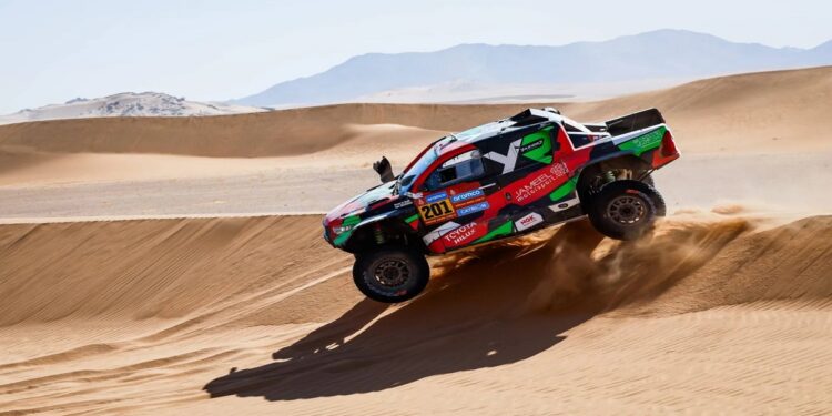 “الراجحي يتصدر في «رالي داكار السعودية»… وعُطل فني يعوق تقدم لوب”
