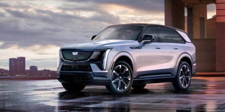 اكتشف التقنيات المبتكرة في «كاديلاك إسكاليد 2025»