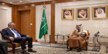 وزير الخارجية ومفوض «أونروا» يبحثان أوجه التعاون المشترك