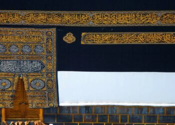 لأول مرة: عرض كامل لكسوة الكعبة خارج مكة المكرمة