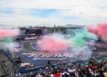 للمرة الأولى: سباق «فورمولا إي» ينطلق في جدة