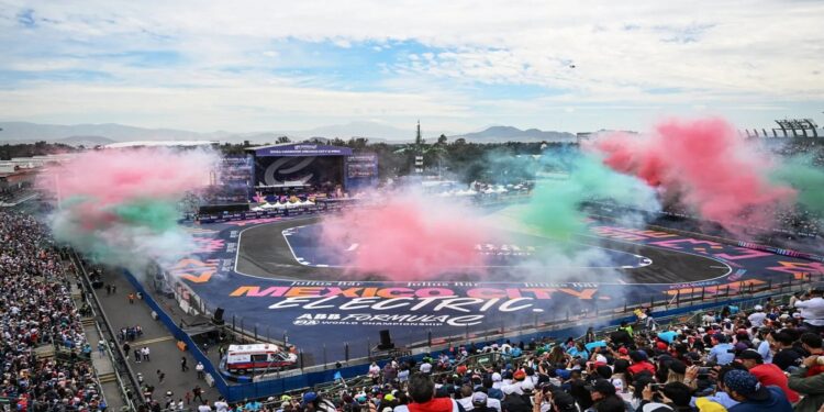 للمرة الأولى: سباق «فورمولا إي» ينطلق في جدة