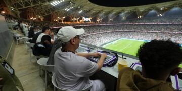 لوحة تفاعلية تمكن “المكفوفين” من حضور مباريات كرة القدم في السعودية