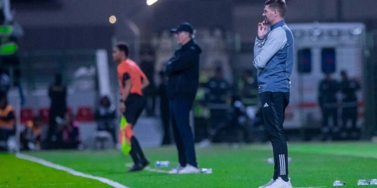 جيرارد يواجه تحديات في الاتفاق دون خطط للتغيير