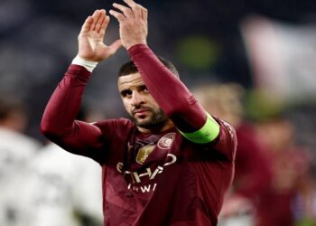 النصر والاتحاد والأهلي يتنافسون على ضم كايل ووكر