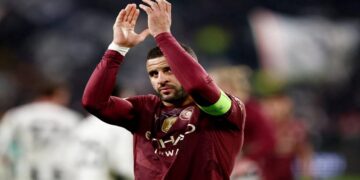 النصر والاتحاد والأهلي يتنافسون على ضم كايل ووكر