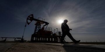 العلاوات السعرية لخامات الشرق الأوسط تصل لأعلى مستوى في 14 شهراً