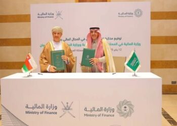 وزيرا المالية السعودي والعماني يوقعان مذكرة تعاون مالي