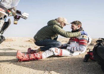 80 مختصًا طبيًا يتابعون صحة المشاركين في «رالي داكار السعودية»