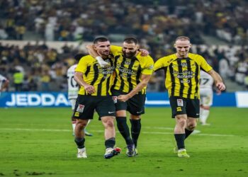 الاتحاد يكتسح الرائد برباعية ويواصل مطاردة صدارة الهلال