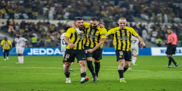 الاتحاد يكتسح الرائد برباعية ويواصل مطاردة صدارة الهلال