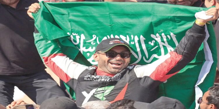 الراجحي أول سعودي يتوّج برالي داكار في إنجاز عالمي
