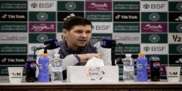 جيرارد يستبعد إكامبي من مواجهة الاتفاق والأهلي