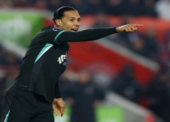 هل ينتقل فان دايك قائد ليفربول إلى الهلال؟