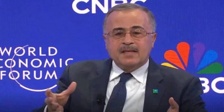 رئيس “أرامكو” يتوقع ارتفاع الطلب على النفط بـ1.3 مليون برميل يومياً في 2024