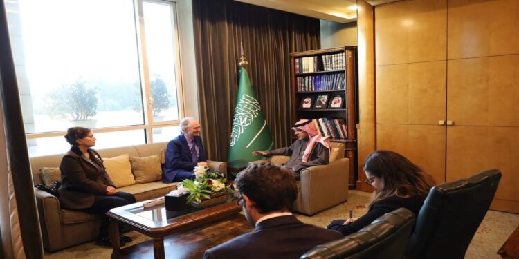 السفير المجفل يستقبل المبعوث الأممي الخاص إلى سوريا
