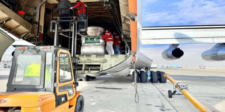 الطائرة الإغاثية السعودية الـ12 تصل إلى دمشق