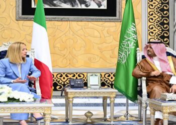 رئيسة وزراء إيطاليا تصل إلى جدة في زيارة رسمية لتعزيز العلاقات الثنائية
