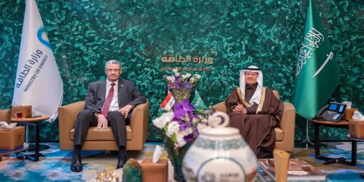 وزير الطاقة السعودي يجتمع بنظرائه في الرياض لتعزيز التعاون