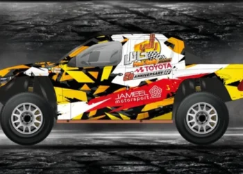 اللجنة الفنية لرالي حائل تويوتا الدولي 2025 تجري فحص المركبات المشاركة في السباق