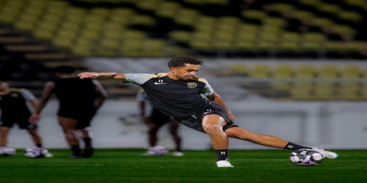 الاتحاد يوافق على إعارة أحمد الغامدي إلى نيوم حتى نهاية الموسم