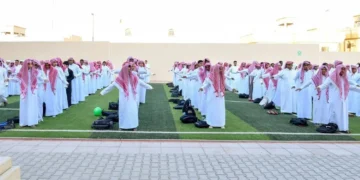 التعليم: إلزام طلاب الثانوية بالزي الوطني