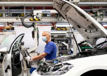 مبيعات علامات “فولكس فاغن” تتراجع 2.3% في 2024