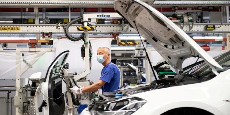 مبيعات علامات “فولكس فاغن” تتراجع 2.3% في 2024