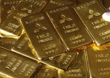 الذهب يتراجع متأثرًا بارتفاع الدولار وترقب قرارات الفيدرالي الأمريكي