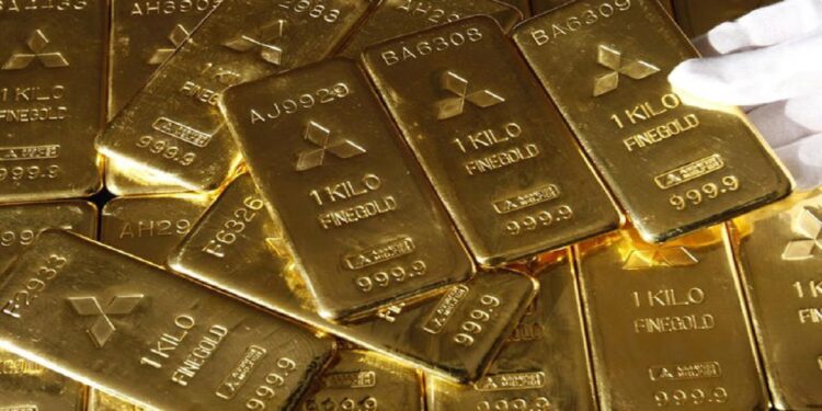 الذهب يتراجع متأثرًا بارتفاع الدولار وترقب قرارات الفيدرالي الأمريكي