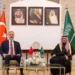فيصل بن فرحان يستعرض العلاقات ومستجدات المنطقة مع نظيره التركي