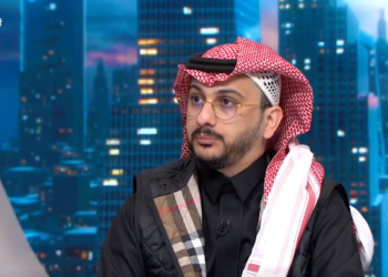 مستشار قانوني: تفتيش الزوجة هاتف زوجها أو العكس جريمة في هذه الحالة