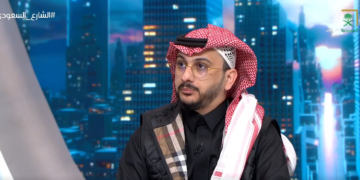 مستشار قانوني: تفتيش الزوجة هاتف زوجها أو العكس جريمة في هذه الحالة