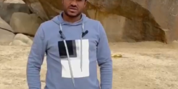 رسام يمني يحول صخور جبلية جنوب المملكة إلى رسومات تشكيلية (فيديو)