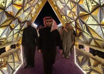 لحظة وصول المستشار تركي آل الشيخ لحفل جوي أوورد 2025