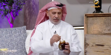 على الهواء.. محمد العامري يوضح الفرق بين العسل الطبيعي والمغشوش (فيديو)