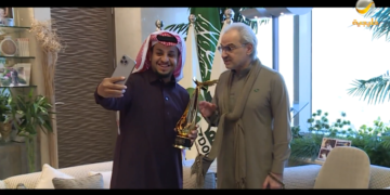 الأمير الوليد بن طلال خلال استقباله فيصل العيسى: «شباب البومب» حقق أرقاما فلكية وأتحدى أي مسلسل (فيديو)