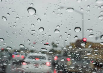 8 نصائح عند تعطل السيارة أثناء الأمطار