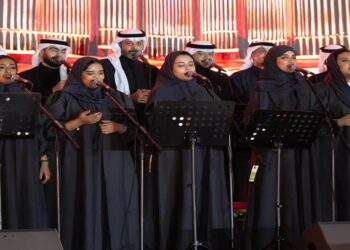 الأوركسترا السعودية تُشعل حماس الزوار بأغاني وطنية في شتاء جازان