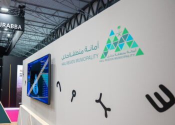 جناح أمانة حائل بمهرجان “العسل” يستعرض جهوده في اختبار جودة العسل والمعايير المعتمدة