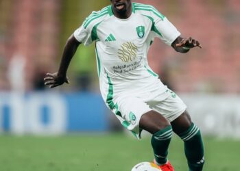 الأهلي يجدد تعاقده مع ياسين الزبيدي