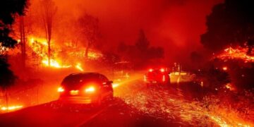 مختص: “إعصار النار” ظاهرة نادرة وإعجاز قرآني يسبق العلم