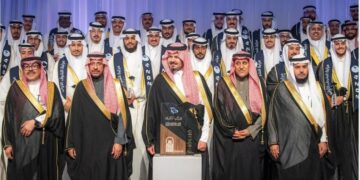 أمير المدينة المنورة يرعى حفل تخريج 650 طالبًا من كليات ومعاهد الهيئة الملكية بينبع