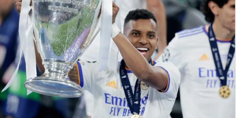 بديلاً لنيمار.. إدارة الهلال تبدأ محادثاتها مع نجم ريال مدريد