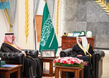 محافظ الطائف يلتقي المشرف العام على مركز “رشد” للتأهيل وأعضاء المركز